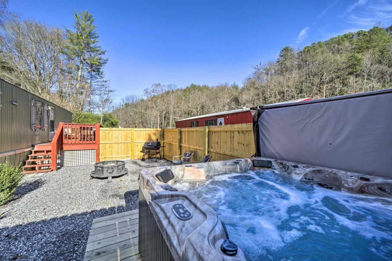 Smoky Mountain Vacation Rental With Hot Tub And Kayaks Whittier エクステリア 写真